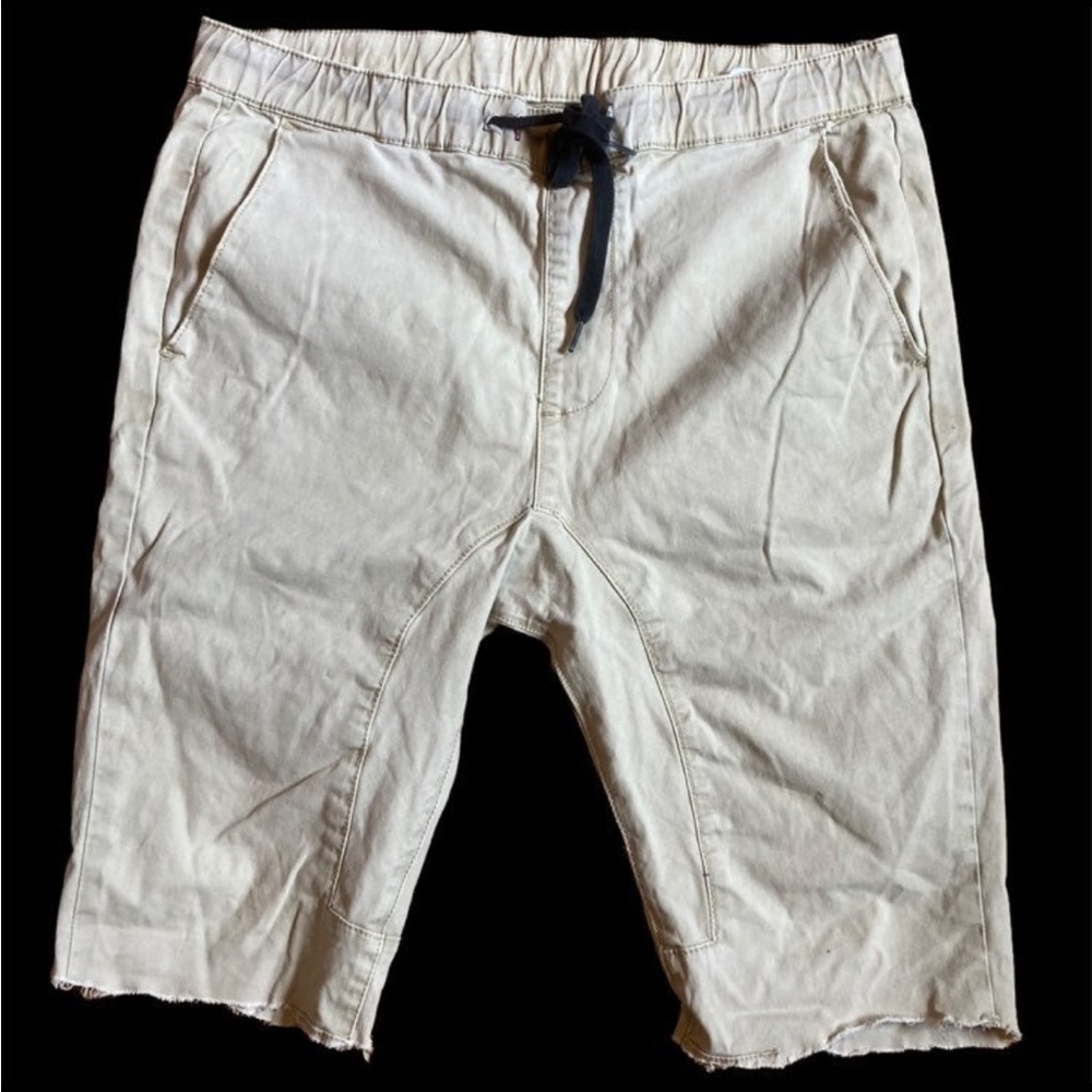 Bulldog drawstring shorts.